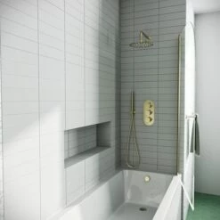 Drench Straight Single Ended Curved Bath & Brushed Brass Shower Screen -Drench Store drench straight se curved shower bath brushed brass curved screen detail